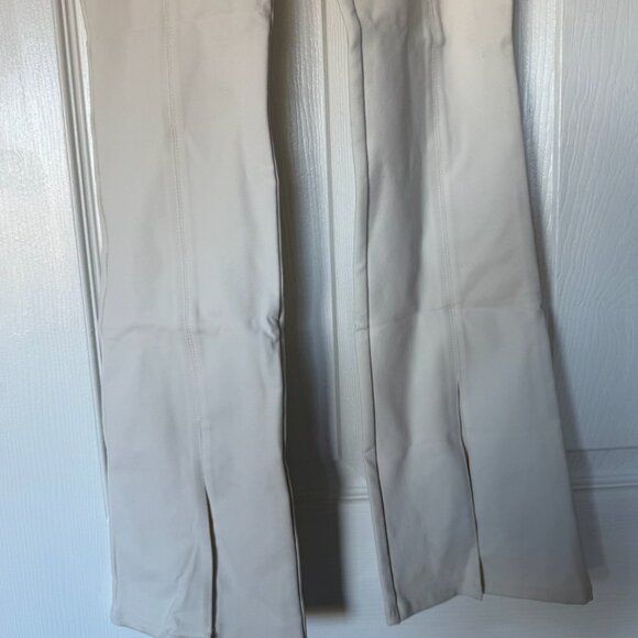 Alo Yoga Airbrush High-Waist Flutter Legging - Ivory - Picture 9 of 11